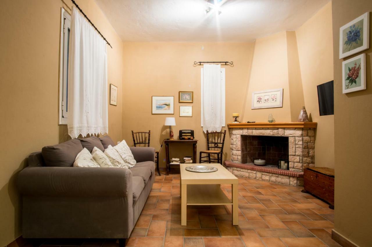 Almond Trees Cottage Divarata Zewnętrze zdjęcie